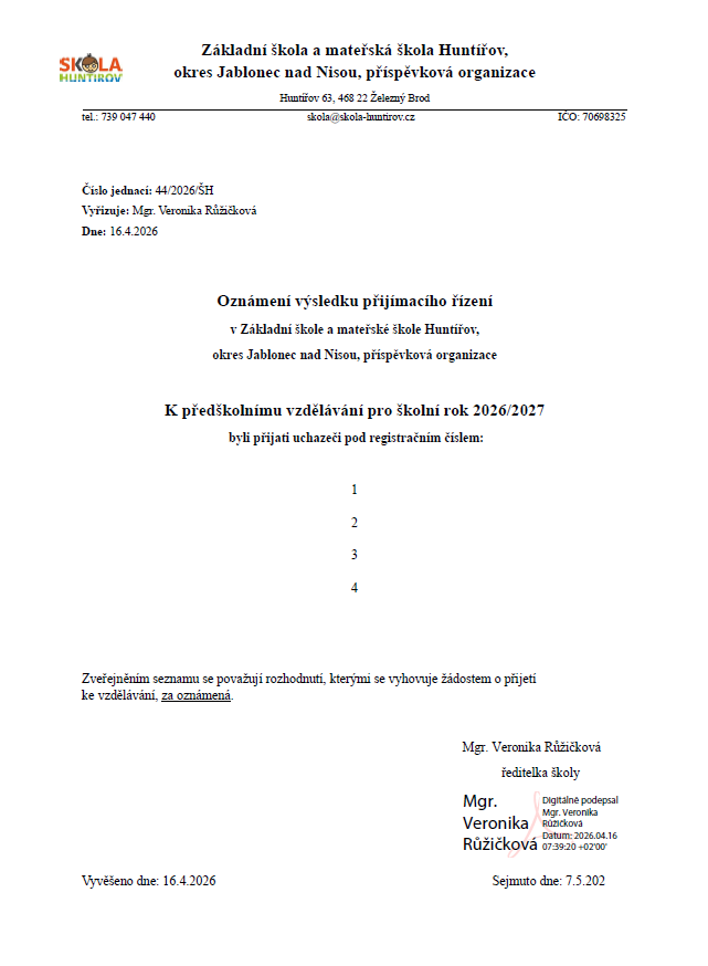Úřední dopis české mateřské školy v Huntířově s uvedením registračních čísel přijatých dětí pro školní rok 2026/2027, podepsaný ředitelkou Veronikou Růžičkovou.